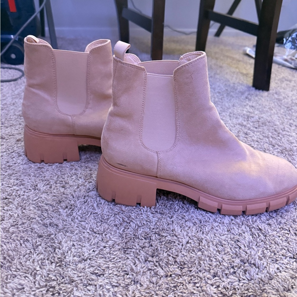 Women's nude Chelsea Boots